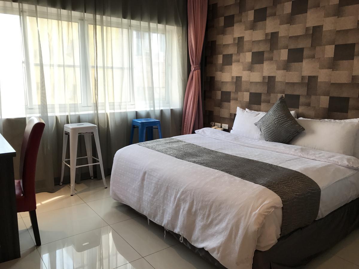 Boston Plus Hotel Kota Chiayi Bagian luar foto