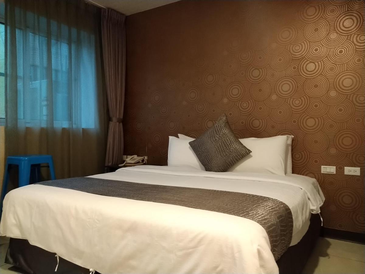 Boston Plus Hotel Kota Chiayi Bagian luar foto