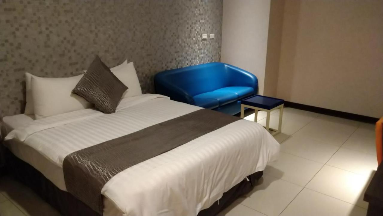 Boston Plus Hotel Kota Chiayi Bagian luar foto